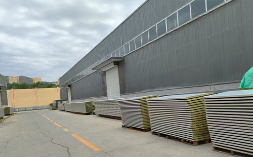 玛多彩钢岩棉板防火性能与建筑应用解析 玛多彩钢岩棉板防火性能与建筑应用解析